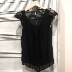 Forever 21 Top with Butterfly 🦋 sleeves Size S